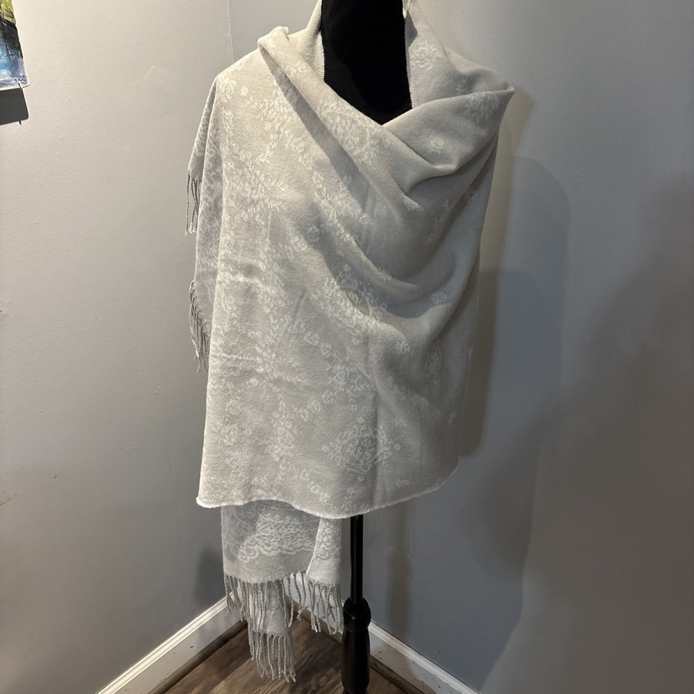 Lodispotto Light Grey‎ Wrap Scarf/Shawl Tasseled  Reversible 72"x 27"